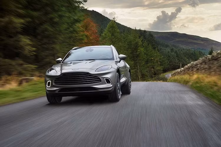 Aston Martin DBX 2022 ban gia re, 