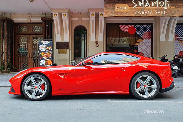 Trọng lượng được phân phối đều với 46% về phía trước và 58% phía sau, hứa hẹn sẽ đem đến cho người lái những trải nghiệm tuyệt vời và xử lý các tình huống một cách dễ dàng.