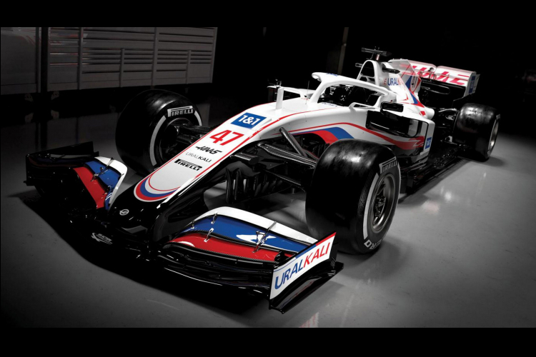  Haas VF-21 Thậm chí, chiếc xe đua VF-21 xuất hiện dưới màu cờ Nga sau khi Cơ quan chống doping thế giới (WADA ) cấm nước này tham gia các cuộc thi tranh tài trên thế giới trong 4 năm. VF21 sẽ được điều khiển bởi hai tân binh của F1: Mazepin và Mick Schumacher, nhà vô địch Công thức 2 năm 2020 và là con trai của nhà vô địch F1 thế giới bảy lần Michael Schumacher.