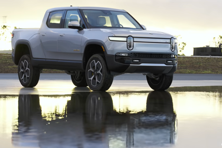 Nhìn chung, Rivian R1T thực sự là một mẫu bán tải ấn tượng, và không hề làm những người mong đợi thất vọng. Kể từ khi bắt đầu được bán ra thị trường, nó liên tục nhận được các bài đánh giá tích cực từ phía chuyên môn, và là một minh chứng cho thấy sức hấp dẫn của phân khúc bán tải điện đầy hứa hẹn.