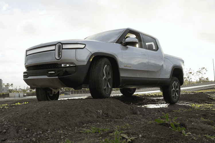 Trên một đoạn đường băng thẳng, “Edmunds” đã ghi nhận thành tích gia tốc từ 0-96 km/h trong 3,5 giây từ trạng thái đứng yên, hoặc 3,3 giây với 0,3 mét lăn bánh khởi động.