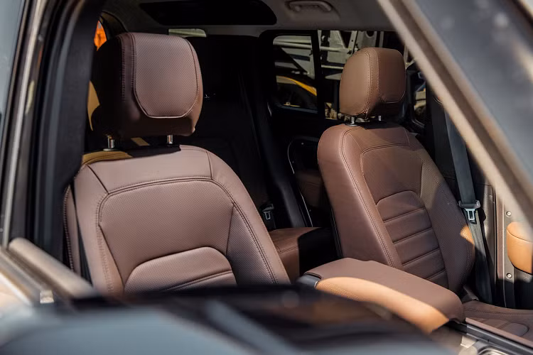 Ngoài việc mua lẻ các chi tiết độ đặc biệt này, khách hàng cũng có thể mua nó chung với gói độ “Valiance – a rusty rough” dành cho Land Rover Defender thế hệ mới.