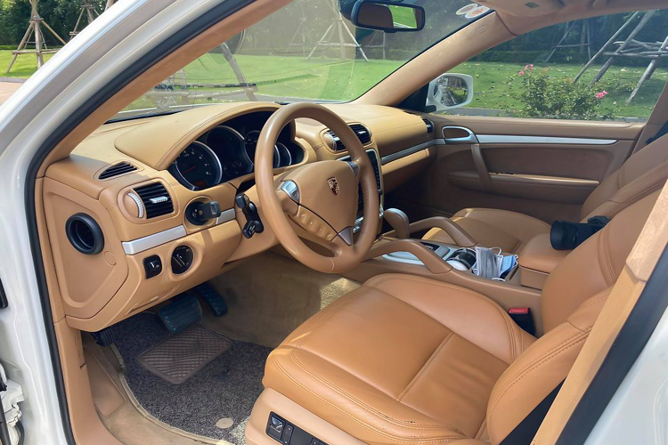 Mặc dù xe đời cũ, giá phụ tùng đã phần nào “hạ nhiệt”. Chính vì thế, để trải nghiệm trọn vẹn những giá trị mà các mẫu SUV này mang lại, người mua nên dành một khoản chi phí rộng rãi, dự trù cho việc bảo dưỡng thay thế phụ tùng cho xe.