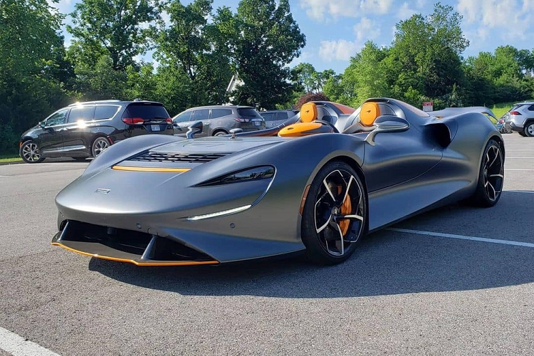 Lý do những người này đưa ra là Cục đăng kiểm sẽ không cho phép 1 chiếc xe không có kính chắn gió lưu thông, ngay cả khi chiếc ô tô chỉ bị nứt kính chắn gió cũng không được xét đăng kiểm. Chính vì điều này mà dân mạng đã tranh cãi gay gắt về sự xuất hiện của siêu phẩm McLaren Elva tại Việt Nam.