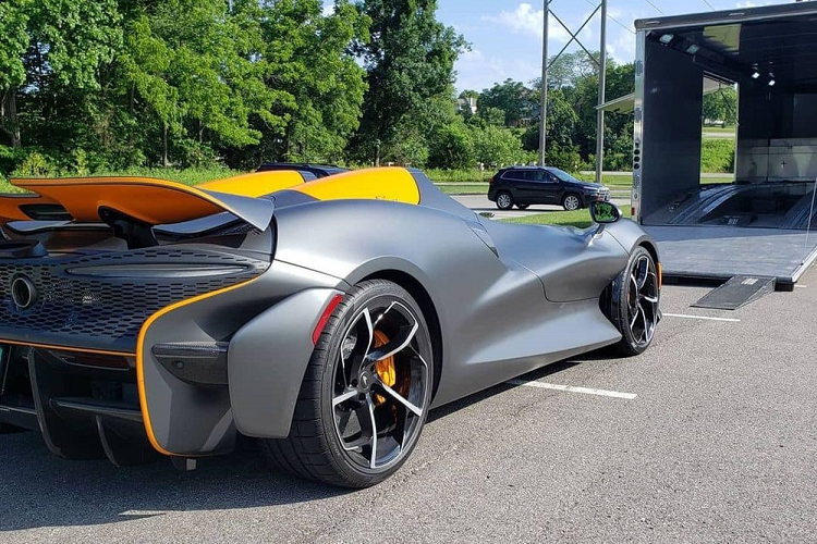 Thời gian giao xe McLaren Elva có kính lái là cuối năm nay nhưng 1 số thị trường quan trọng của hãng đã có xe để trải nghiệm. Giá xe McLaren Elva bản 4 không bắt đầu từ 1,425 triệu Bảng Anh, tương đương 46,6 tỷ đồng. Siêu xe triệu đô McLaren Elva sở hữu khối động cơ xăng V8, tăng áp kép, dung tích 4.0 lít tương tự như xe McLaren Senna của Hoàng Kim Khánh.