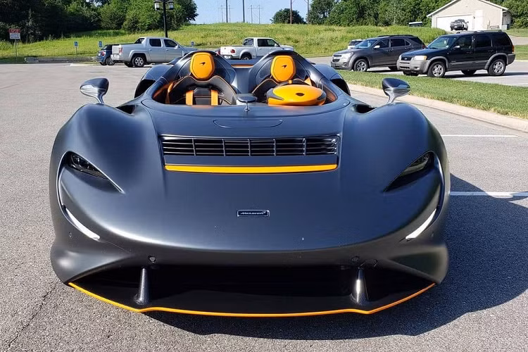 Gần đây, giới mê xe trong nước đã có dịp xôn xao trước thông tin siêu phẩm không mui, không kính chắn gió - McLaren Elva hàng hiếm sắp xuất hiện tại dải đất hình chữ S. Chuyện không có gì lùm xùm nếu như một số người cho rằng những chiếc siêu xe không kính chắn gió như McLaren Elva sẽ không thể về đến Việt Nam.