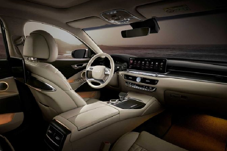 Chưa hết, với hệ thống dấu vân tay tiên tiến, gương chiếu hậu hai bên cũng sẽ tự động chuyển sang vị trí đã được lập trình sẵn, và cụm đồng hồ kỹ thuật số sẽ chuyển sang cách bố trí ưa thích của người lái. Người dùng thậm chí có thể thực hiện thanh toán thông qua hệ thống thông tin giải trí bằng vân tay mà không cần thẻ riêng.