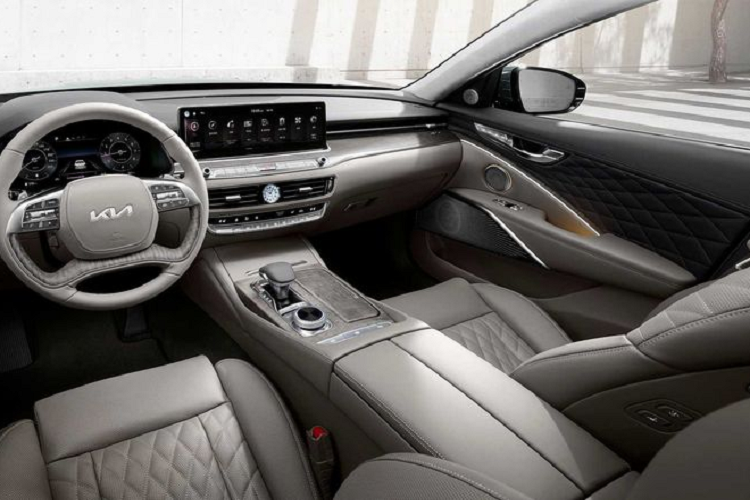 Thú vị hơn, hệ thống xác thực bằng dấu vân tay lần đầu tiên được xuất hiện trên Kia K900 tại Hàn Quốc, cho phép khả năng cá nhân hóa tốt hơn. Cụ thể, Kia K900 mới sẽ tự động thay đổi vị trí ghế và cài đặt hệ thống điều hòa khi nhận diện được dấu vân tay.