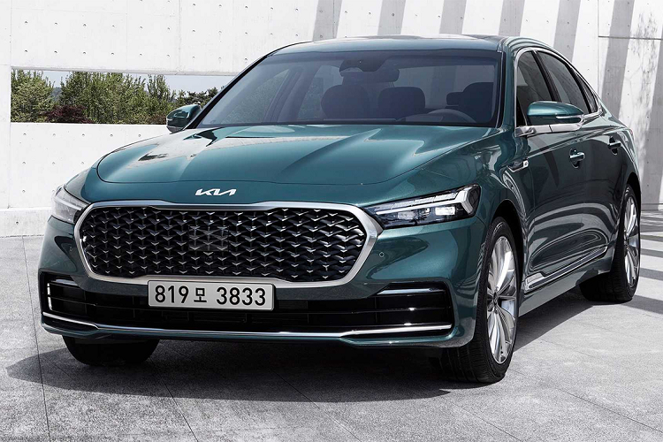 Là mẫu sedan hàng đầu của thương hiệu, K900 2022 được trang bị rất nhiều hệ thống hỗ trợ người lái và an toàn mở rộng, bao gồm cả công nghệ dự đoán chuyển số, sang số dựa trên thông tin do các radar và camera cung cấp. 