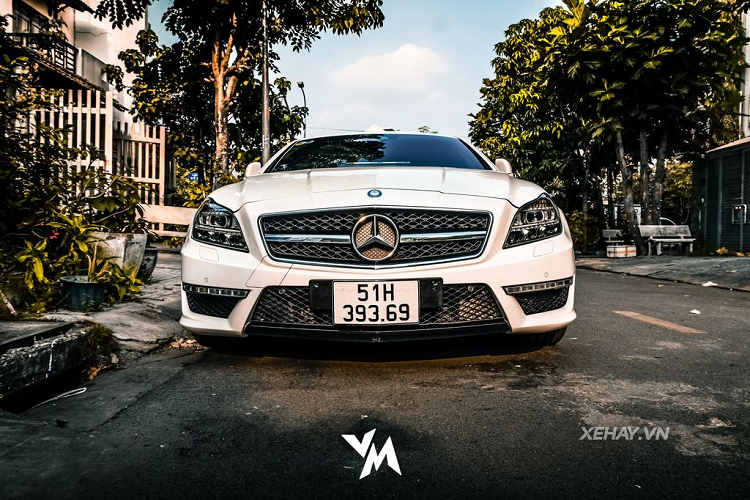 Nhờ sức mạnh này, "Bạch mã bọc nhung" - Mercedes-AMG CLS 63 2020 mới tới từ nước Đức có thể dễ dàng tiến tới 100 km/h từ km số 0 trong 4,4 giây trước khi cán mốc giới hạn điện tử 250 km/h.