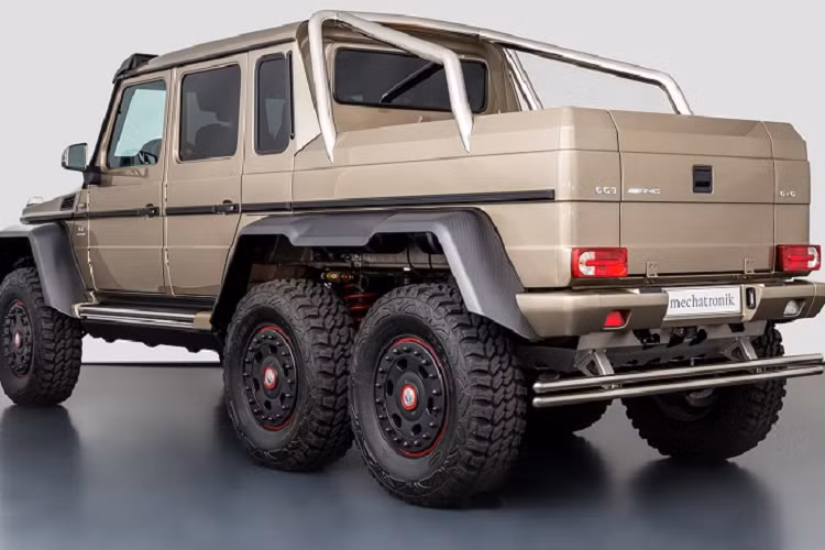 Giá xe Mercedes-Benz G63 AMG 6x6 được nhắc đến trong bài hiện đang được chào bán tại Đức với mức 872.000 Euro (khoảng 24,3 tỷ đồng), đây hứa hẹn sẽ trở thành một mẫu xe không thể thiếu trong bộ sưu tập của giới chơi xe.