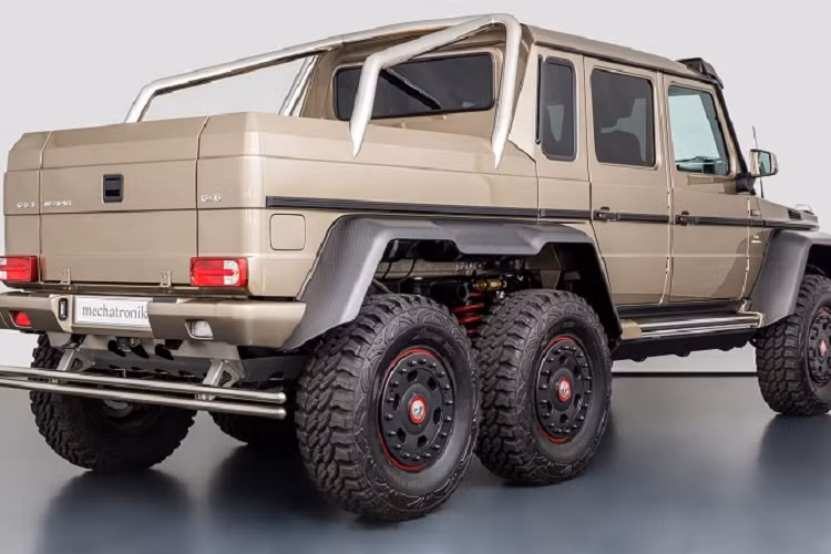 Một số nguồn tin cho biết rằng chiếc Mercedes-Benz G63 AMG 6x6 này từng được đấu giá bởi RM Sotheby tại Abu Dhabi vào tháng 11 năm 2019. Tại thời điểm đó, nó mới chỉ lăn bánh quãng đường xấp xỉ 225 km và được bán với mức giá 748.750 USD (khoảng 17,2 tỷ đồng).