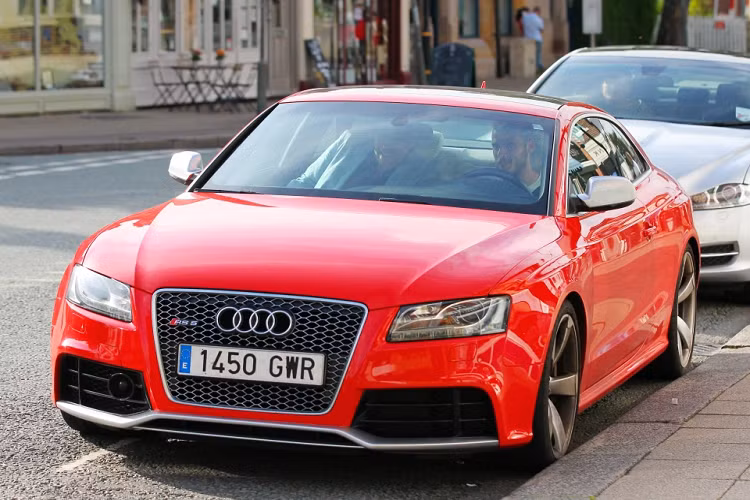 Ngoài ra, bộ sưu tập xe của De Gea còn có một chiếc Mercedes-Benz GLE 2017 (87.530 USD), Mercedes-Benz Vito 2018 (45.188 USD) và một chiếc Audi RS5 2015 (87.530 USD). Với mức lương 375.000 bảng/tuần (529.419 USD/tuần), không khó để thủ thành người Tây Ban Nha mua những siêu xe có giá vài trăm nghìn USD.