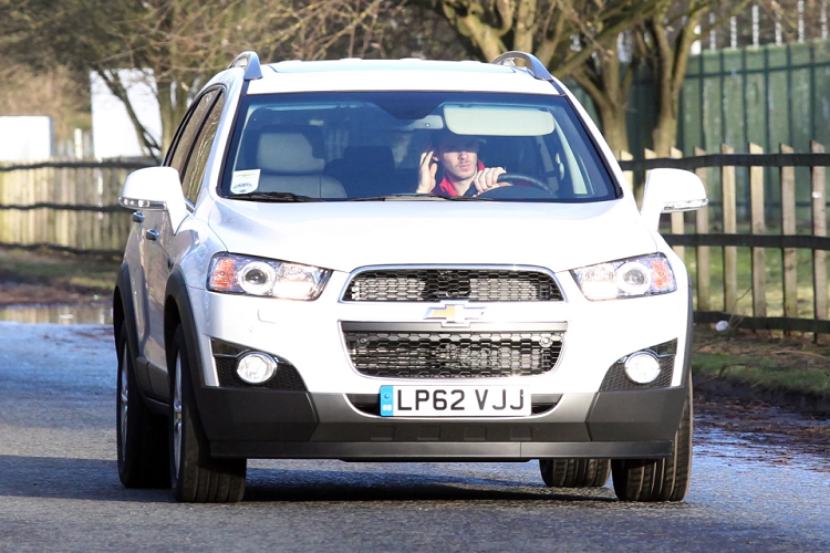 Bên cạnh Aston Martin Vantage, David De Gea còn sở hữu nhiều mẫu xe khác như Chevrolet Captiva, giá 38.000 USD. Chiếc xe này do CLB Manchester United cung cấp vào năm 2015.