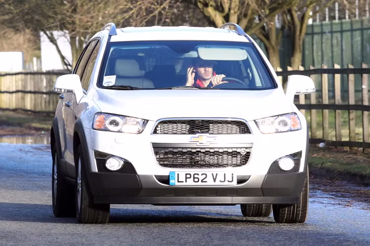 Bên cạnh Aston Martin Vantage, David De Gea còn sở hữu nhiều mẫu xe khác như Chevrolet Captiva, giá 38.000 USD. Chiếc xe này do CLB Manchester United cung cấp vào năm 2015.