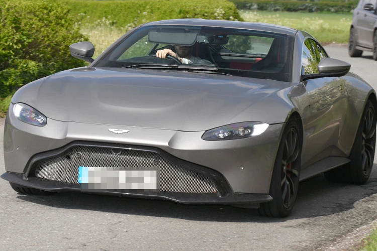 Rõ ràng với 2 sự lựa chọn còn lại cho vị trí thủ môn của Tây Ban Nha là Unai Simon và Robert Sanchez, De Gea có nhiều kinh nghiệm thi đấu đỉnh cao hơn cả. David De Gea vẫn là trụ cột của tuyển Tây Ban Nha tại Euro năm nay bất chấp một mùa giải không mấy thành công trong màu áo "Quỷ đỏ" thành Manchester vì những chấn thương và phong độ đi xuống.