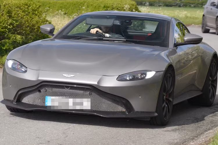 Rõ ràng với 2 sự lựa chọn còn lại cho vị trí thủ môn của Tây Ban Nha là Unai Simon và Robert Sanchez, De Gea có nhiều kinh nghiệm thi đấu đỉnh cao hơn cả. David De Gea vẫn là trụ cột của tuyển Tây Ban Nha tại Euro năm nay bất chấp một mùa giải không mấy thành công trong màu áo "Quỷ đỏ" thành Manchester vì những chấn thương và phong độ đi xuống.