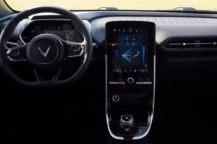 VinFast VF e34 bat ngo lan banh tai Dong Nai voi bien so tam-Hinh-3