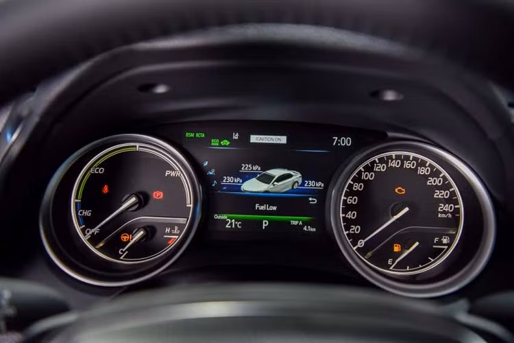 Theo một số nguồn tin, Toyota Camry 2022 sẽ được giới thiệu và về đại lý vào đầu năm sau hoặc có thể sớm hơn. Tuy nhiên, mức giá xe Toyota Camry 2022 vẫn chưa được hé lộ.