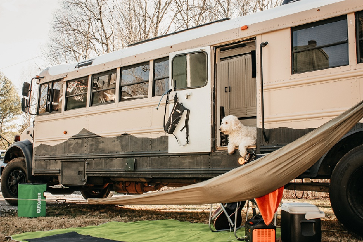 Brackney dự định sẽ sống trong căn nhà di động của mình 2-3 năm tiếp theo cho đến khi anh hoàn thành chương trình học thạc sĩ.