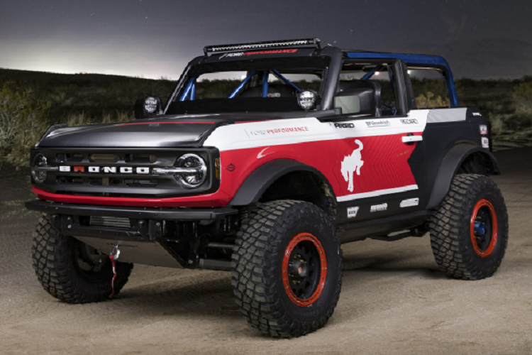 Chi nhánh xe thể thao Ford Performance đã công bố những hình ảnh về mẫu xe đua Bronco 4600. Đây là mẫu xe được Ford Performance lựa chọn làm đại diện tại giải King of the Hammers (cùng với Ford Bronco Ultra4 4400), Bronco 4600 được chế tạo dựa trên mẫu xe thương mại.