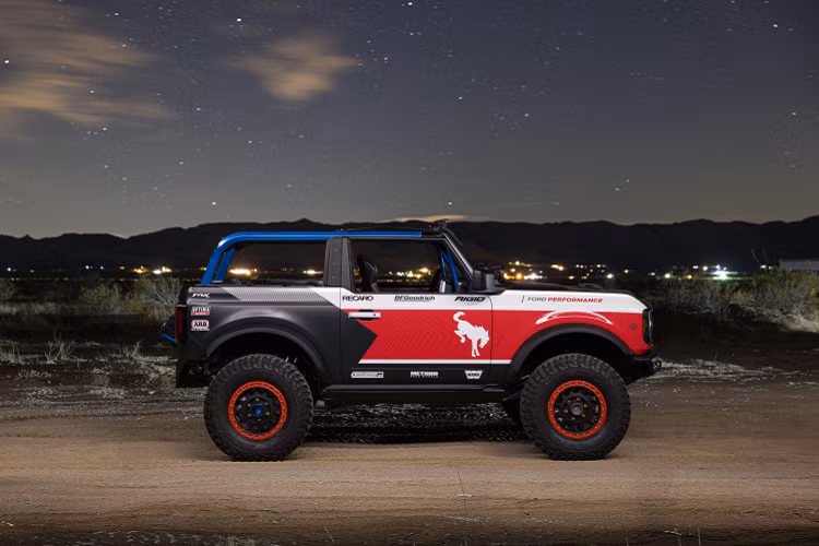 Được chế tạo trên Bronco bản 2 cửa với gói trang bị Sasquatch. mẫu SUV địa hình Ford Bronco 4600 sử dụng động cơ tăng áp kép EcoBoost 2,7 lít đã được thử nghiệm trên đường đua, hộp số tự động 10 cấp SelectShift và khung gầm T-6 thế hệ thứ hai. Toàn bộ các phụ kiện, phụ tùng cho cuộc đua đều sử dụng của Ford Performance và Ford Licensed Accessories.