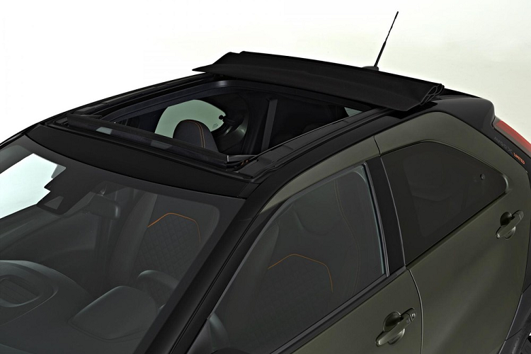 Toyota Aygo X 2022 thực chất là phiên bản thương mại của mẫu xe concept Aygo X Prologue từng trình làng vào hồi tháng 3 năm nay. Tương tự phiên bản concept, Toyota Aygo X 2022 cũng được thiết kế theo phong cách lạ mắt và độc đáo.