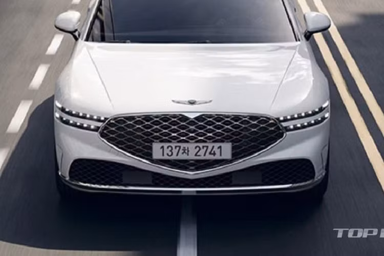 Khi người lái đến gần xe, tay nắm cửa sẽ tự động bật lên. Xe còn đi kèm hệ thống khóa kỹ thuật số Digital Key 2, cho phép chủ nhân mở cửa không cần dùng tay, miễn là người này cầm theo điện thoại thông minh.