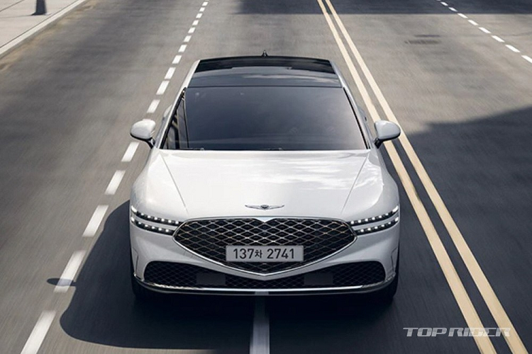 Theo đó, Genesis G90 2022 mới có giá khởi điểm từ 89,57 triệu Won (khoảng 1,73 tỷ đồng) ở phiên bản thường. Con số tương ứng của Genesis G90 2022 bản trục cơ sở dài là 165,57 triệu Won (3,2 tỷ đồng). Như vậy, mẫu sedan hạng sang cỡ lớn này rẻ hơn nhiều so với đối thủ Mercedes-Benz S-Class vốn có giá dao động từ 140,6 - 218,6 triệu Won (2,72 - 4,23 tỷ đồng) tại thị trường Hàn Quốc.