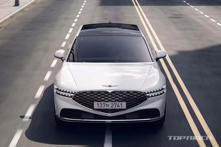 Theo đó, Genesis G90 2022 mới có giá khởi điểm từ 89,57 triệu Won (khoảng 1,73 tỷ đồng) ở phiên bản thường. Con số tương ứng của Genesis G90 2022 bản trục cơ sở dài là 165,57 triệu Won (3,2 tỷ đồng). Như vậy, mẫu sedan hạng sang cỡ lớn này rẻ hơn nhiều so với đối thủ Mercedes-Benz S-Class vốn có giá dao động từ 140,6 - 218,6 triệu Won (2,72 - 4,23 tỷ đồng) tại thị trường Hàn Quốc.