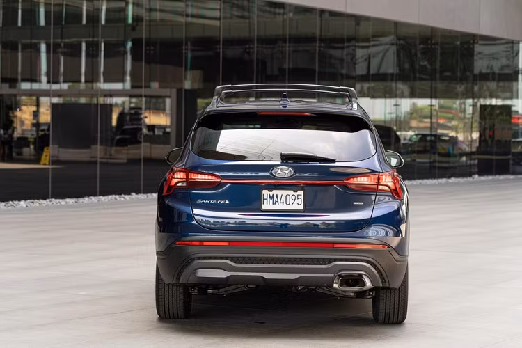 Tại thị trường Mỹ, giá xe Hyundai SantaFe XRT 2022 có mức bán ra khởi điểm từ 32.300 USD (tương đương khoảng 730 triệu đồng).