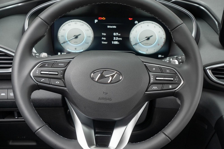 Nguồn cung cấp sức mạnh cho Hyundai SantaFe XRT 2022 tại thị trường Mỹ là khối động cơ xăng 4 xi-lanh, dung tích 2.5L với công suất tối đa 191 mã lực và mô-men xoắn cực đại 247 Nm.