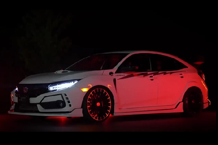 Mặc dù không phải là một bộ phận chính thức cho mẫu Honda Civic Type R thể thao, nhưng Mugen lại được biết đến như một nhà sản xuất linh phụ kiện chính hãng và điều chỉnh xe hơi thương mại Honda. Điều này được cho là do Mugen được thành lập bởi con trai của Soichiro Honda - nhà sáng lập thương hiệu Honda, với mối liên hệ chặt chẽ giữa các kỹ sư của hai công ty trong suốt quá trình làm việc.