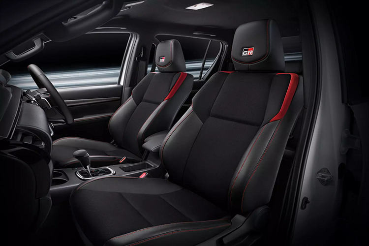 Điều khiển hành trình sử dụng radar (Dynamic Radar Cruise Control) và camera 360 độ.