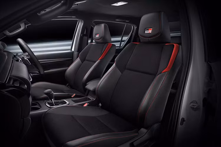 Điều khiển hành trình sử dụng radar (Dynamic Radar Cruise Control) và camera 360 độ.