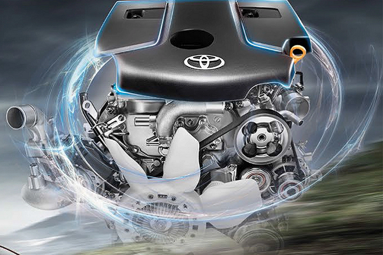 Cụm lưới tản nhiệt, cản trước và ốp đèn sương mù được sơn màu đen bóng. Dàn chân lắp bộ mâm 18 inch thiết kế mới đi cùng với kẹp phanh (heo phanh) được sơn màu đỏ bắt mắt. Ngoài ra, mẫu xe bán tải Toyota Hilux Revo GR Sport còn được thiết kế tem mới ở thùng sau.