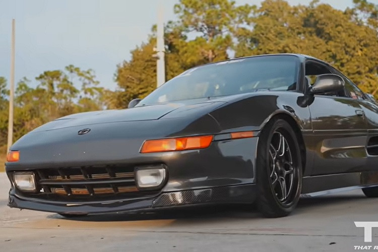 Khối động cơ này đã được chứng minh nhiều lần rằng nó có thể sản sinh công suất cực lớn với một vài trang bị độ cần thiết. Nhờ vậy, chiếc MR2 này có những 1.200 mã lực, và tự hào là chiếc MR2 tốc độ nhất thế giới.