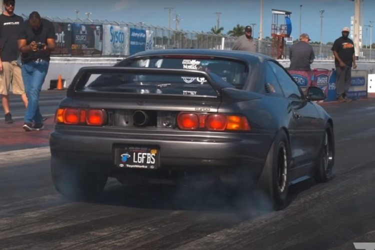 Nói một cách khác, chiếc Toyota này dư sức thổi bay nhiều siêu xe, xe cơ bắp hiệu suất cao trên đường đua drag.