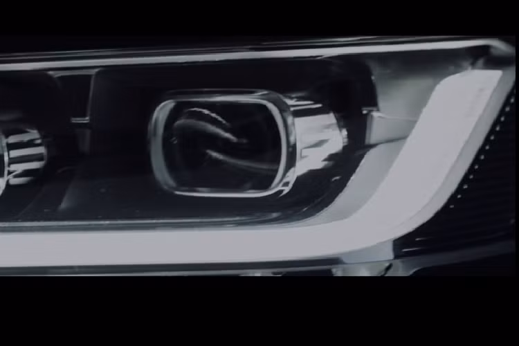 Dự kiến giá xe Lincoln Navigator 2022 sẽ cao hơn so với phiên bản cũ, và rất có thể sẽ nhận được động cơ tương tự như bản hiện thời và được bổ sung thêm phiên bản hybrid giống Ford F-150 đời mới.