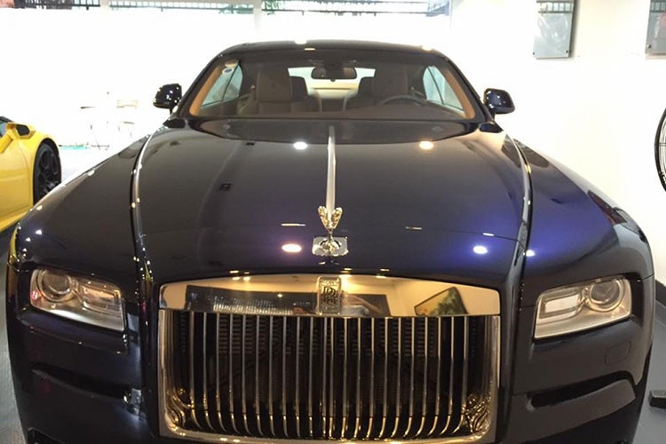 Theo thông tin trên trang chủ của nhà sản xuất, giá trị của bộ mâm này sau quy đổi lên tới 275 triệu đồng. Rolls-Royce Wraith series II được trang bị động cơ W12 tăng áp kép, dung tích 6.6L, công suất tối đa 624 mã lực, mô-men xoắn 800Nm. Đi kèm với hộp số tự động ZF 8 cấp, xe có thể tăng tốc từ 0-100km/h trong vòng 4,4 giây. 