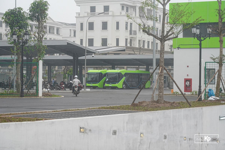 Theo VinGroup, tập đoàn này sẽ đưa VinBus vào khai thác tại Hà Nội, TP. Hồ Chí Minh và Phú Quốc với số lượng xe dự kiến vào khoảng 200 chiếc. Được biết, VinGroup có kế hoạch triển khai vận hành 15 tuyến Vinbus chạy điện nhằm kết nối các khu đô thị Vinhomes vào trung tâm Hà Nội và TP. HCM.