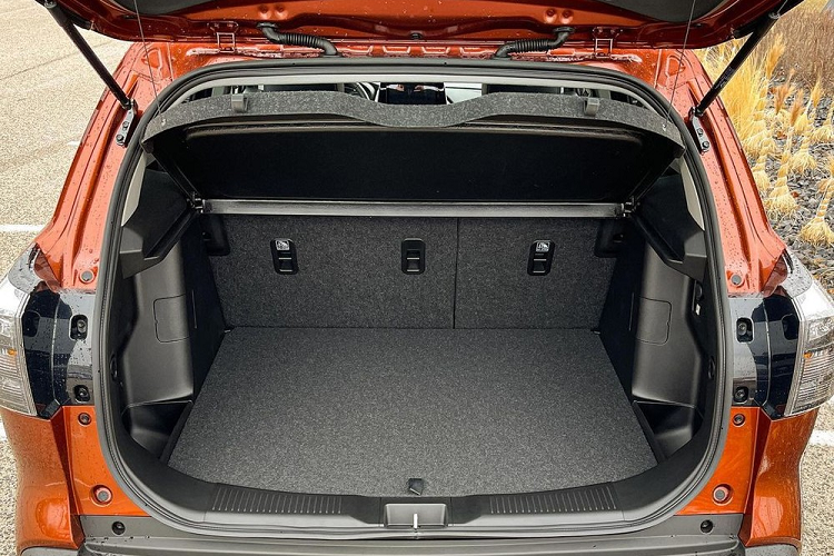 Hệ thống này sẽ bổ sung 14 mã lực và 53 Nm cho động cơ khi cần và giúp giảm lượng xăng tiêu thụ. Động cơ kết hợp với hộp số sàn 6 cấp hoặc hộp số tự động 6 cấp cũng như hệ dẫn động cầu trước tiêu chuẩn. Ở bản cao cấp, xe sẽ được trang bị hệ dẫn động 4 bánh toàn thời gian Allgrip với 4 chế độ.