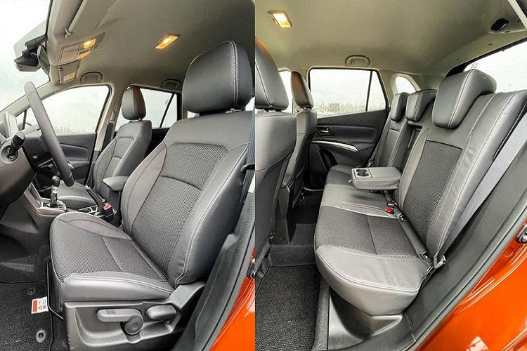 Tuy nhiên, mặt táp-lô của xe đã được thiết kế mới, đi kèm màn hình thông tin giải trí dạng cảm ứng với kích thước 7 inch...