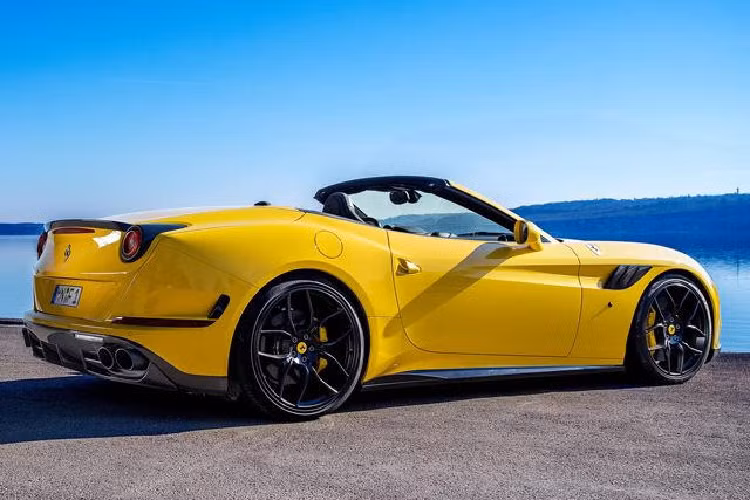 Cụ thể động cơ V8, dung tích 3.9 lít, tăng áp kép của xe cho công suất tối đa lên đến 552 mã lực và mô-men xoắn cực đại 755 Nm. Hai thông số này tăng 99 mã lực và tăng 270 Nm so với Ferrari California. Ferrari California T sẽ kết hợp cùng hộp số ly hợp kép 7 tốc độ tương tự xe đua F1, nhờ đó, phiên bản thế hệ thứ 2 chỉ mất thời gian 3,6 giây để tăng tốc lên 100 km/h từ vị trí xuất phát trước khi đạt vận tốc tối đa 315 km/h.