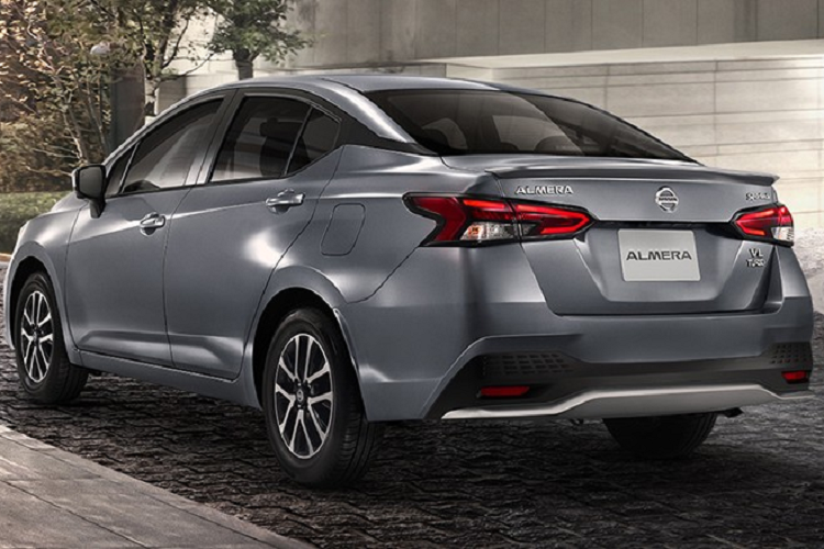 Nguồn cung cấp sức mạnh cho Nissan Almera Sportech 2021 tại Thái Lan vẫn là động cơ xăng 3 xi-lanh, tăng áp, dung tích 1.0L giống bản thường, tạo ra công suất tối đa 100 mã lực và mô-men xoắn cực đại 152 Nm. Động cơ kết hợp với hộp số Xtronic CVT giả lập cấp số D-Step Logic và chế độ thể thao.