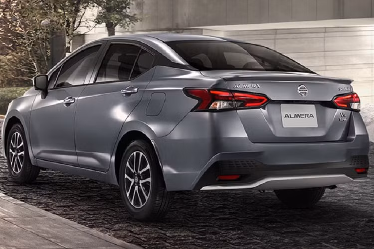 Nguồn cung cấp sức mạnh cho Nissan Almera Sportech 2021 tại Thái Lan vẫn là động cơ xăng 3 xi-lanh, tăng áp, dung tích 1.0L giống bản thường, tạo ra công suất tối đa 100 mã lực và mô-men xoắn cực đại 152 Nm. Động cơ kết hợp với hộp số Xtronic CVT giả lập cấp số D-Step Logic và chế độ thể thao.