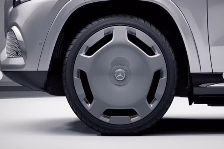 Dù sao đi nữa, "Project Maybach" vẫn rất đáng mong chờ bởi vì nó sẽ thể hiện cấp độ sang trọng tiếp theo của thế hệ sản phẩm mới từ Mercedes-Maybach siêu sang.