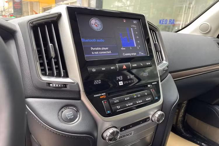 Xe cũng có núm xoay lựa chọn đa địa hình Multi-Terrain Select.