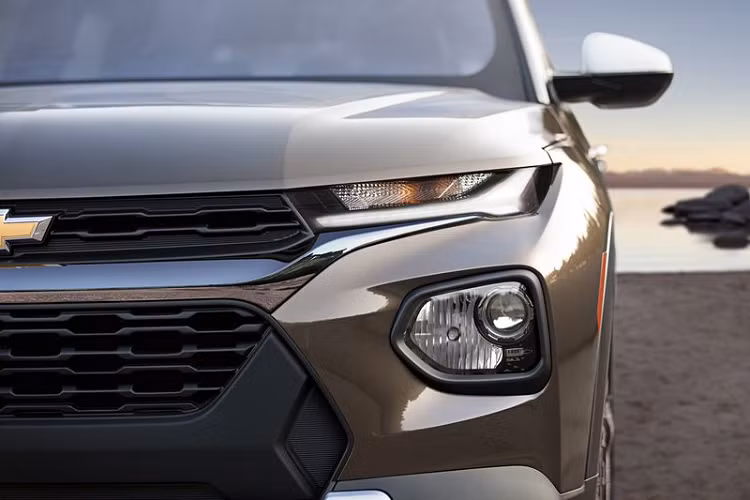Tại Mỹ, Trailblazer 2021 được phân phối với 5 phiên bản L, LS, LT, Activ và RS. Mức giá xe Chevrolet Trailblazer 2021 mới được bán khởi điểm bắt đầu từ 19.995 USD (tương đương khoảng 461 triệu đồng).