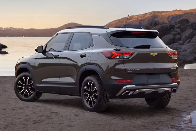 Mẫu xe SUV Chevrolet Trailblazer 2021 được đánh giá là một sự thành công lớn của hãng xe đến từ Mỹ, Steve Hills, Phó chủ tịch Chevrolet Bắc Mỹ chia sẻ rằng lượng đơn đặt hàng của Trailblazer hiện đang cao gấp 4 lần so với nguồn cung hiện tại, qua đó giá trung bình của xe được đẩy cao lên giúp hãng có thêm nguồn thu để vượt qua giai đoạn khó khăn.